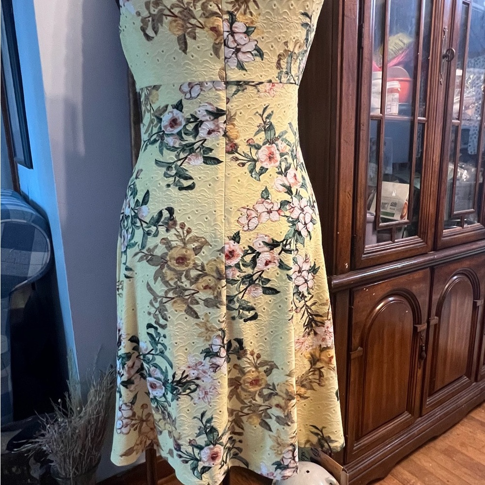 London Times Women's Sleeveless Midi Dress - 4P (Lt. Yellow/Mimosa) - Picture 3 of 6